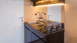 สแตนดาร์ดสตูดิโอ, 1 ห้องนอน (Apartment) | ครัวส่วนตัว | ตู้เย็น