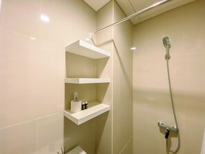 Studio Standard - 1 sovrum (Apartment) | Badrum | Dusch, gratis toalettartiklar och handdukar