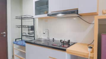 Estúdio standard, 1 quarto (Apartment) | Cozinha privada | Geladeira, panela elétrica de arroz