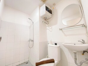 Standardlejlighed - 1 soveværelse (Apartment) | Badeværelse | Bruser, gratis toiletartikler, håndklæder