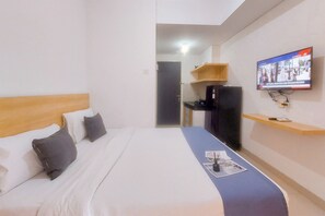 Desk - Cozy and Minimalist Studio Apartment Serpong Garden (Cisauk)