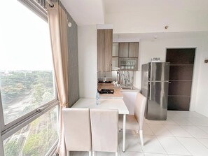 Standard Apartment, 1 Bedroom (Apartment) | In-room dining