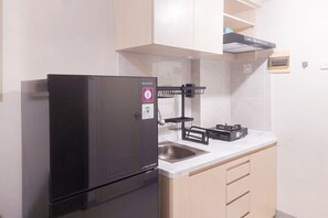 Private kitchen - Good Deal and Modern 2BR Apartment Serpong Greenview (South Tangerang)