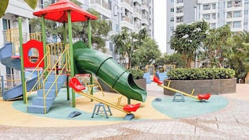 Khu vui chơi trẻ em - ngoài trời