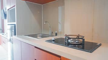 Standard Apartment, 1 Bedroom (Apartment) | Private kitchen | Full-size fridge, stovetop, rice cooker