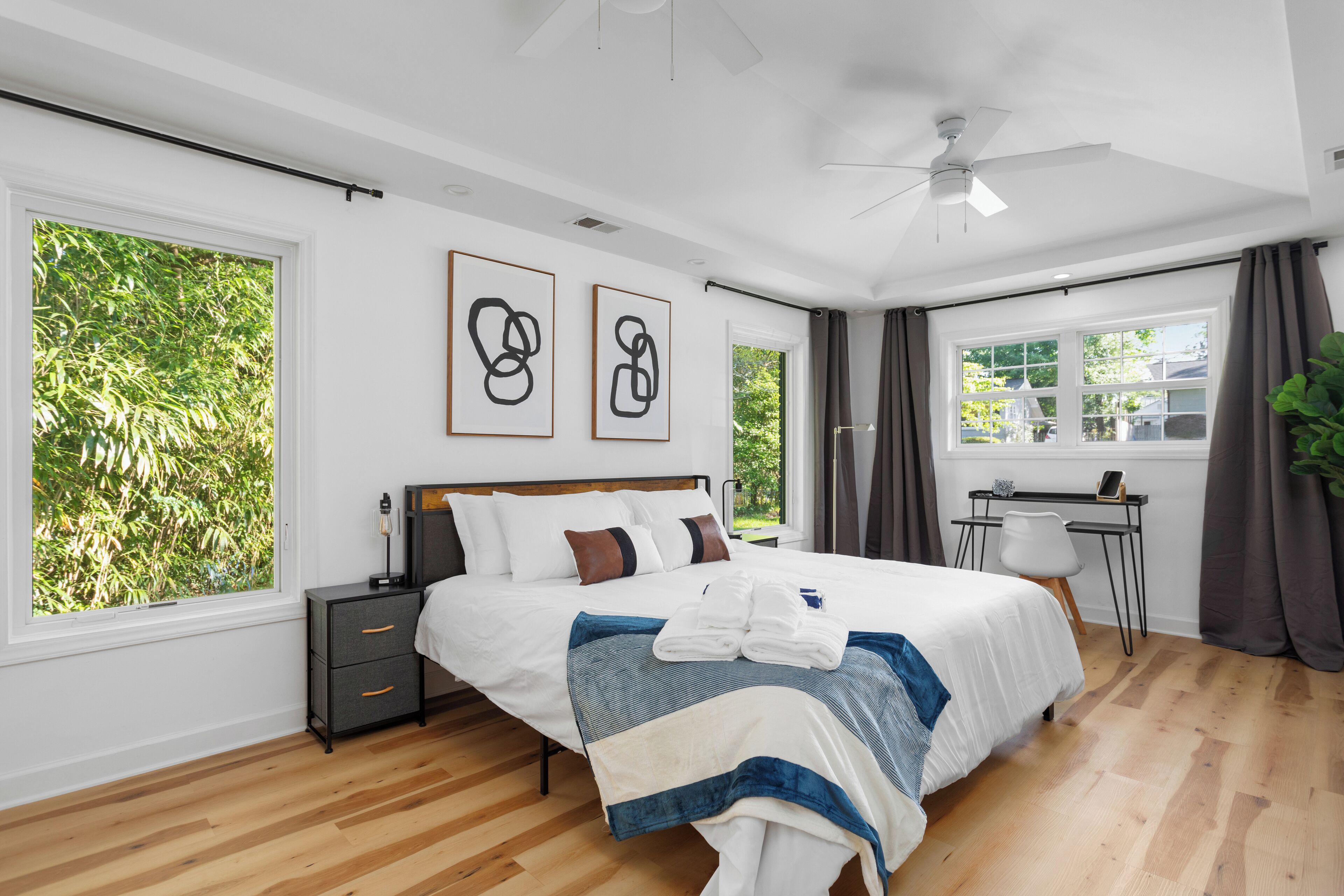 4 habitaciones, tabla de planchar con plancha y cuna de viaje 