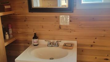 Dusch, hÄrtork, handdukar och tvÄl