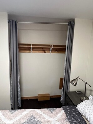 2 bedrooms, iron/ironing board, WiFi, bed sheets - Urban Living Residency (Minneapolis)