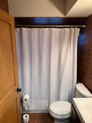 Hair dryer, towels, soap, toilet paper - Urban Living Residency (Minneapolis)