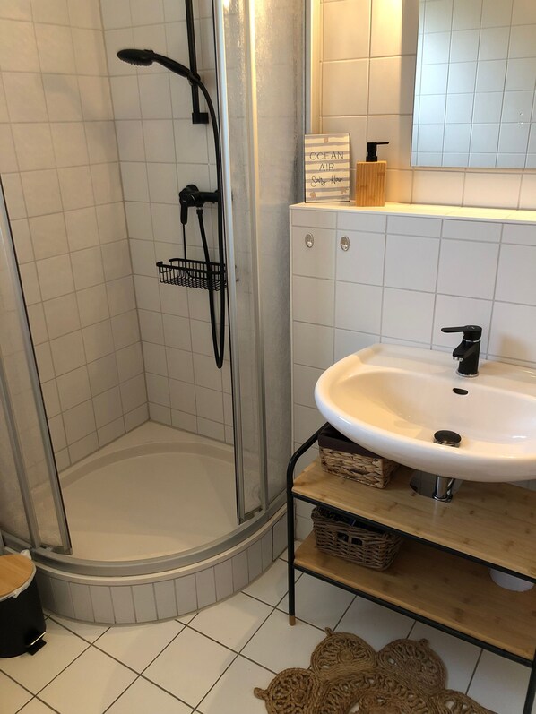 Bathroom - Serene Waterview Retreat 2 Bedrooms in Mönkebude, Germany (Monkebude)