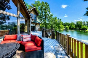 Terrace/patio - Lakefront Lake Anna Log Cabin, Views, Dock, Deck (Bumpass)