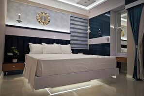 3 bedrooms, iron/ironing board, WiFi, bed sheets - Evara: Premium Fully A/C 3BHK Apartment with Style (Thiruvananthapuram)