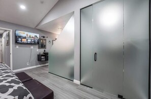 3 bedrooms, iron/ironing board, travel cot, WiFi