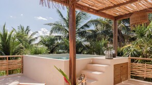 A rooftop terrace with a pool, palm trees, and a wooden pergola. - Chic Beach suite with Plunge Pool in Tulum Hotel Zone (Tulum)