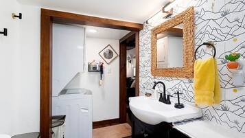 Bruser, hårtørrer, håndklæder