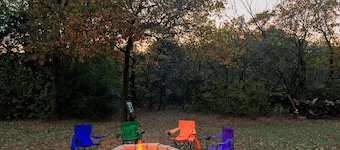 Central OK Escape or Rodeo Basecamp near Lazy E Amenity Packed