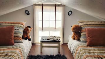 3 Schlafzimmer, Schreibtisch, Bügeleisen/Bügelbrett, Reisekinderbett