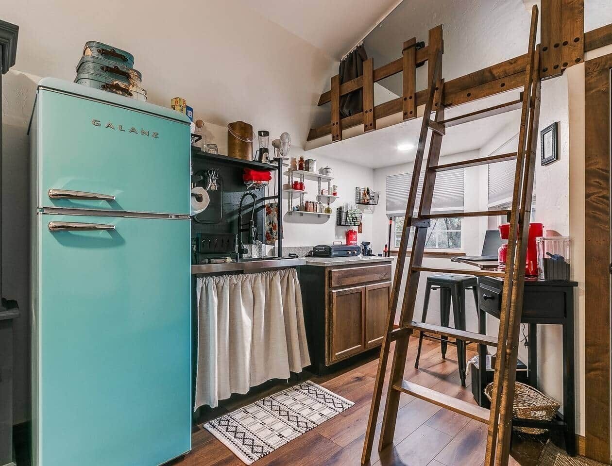 Fridge, microwave, coffee/tea maker, toaster