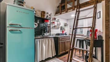 Fridge, microwave, coffee/tea maker, toaster