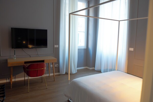 3 bedrooms, iron/ironing board, travel cot, free WiFi