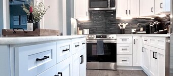 Luxury Guest House w/Resort Style Pool & Spa, pets welcome