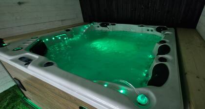 Mountain Spa Vacation Rental, near ski slopes and hiking trails, sleeps 14 to 15 people