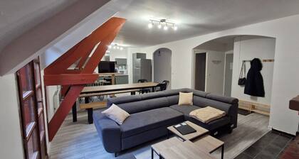 Mountain Spa Vacation Home, near ski slopes and hiking trails, for 14 to 15 people