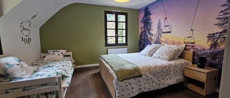 5 habitaciones, cuna de viaje, wifi gratis y ropa de cama