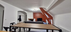 TV - Renovated mountain gîte, close to ski slopes and hiking trails, sleeps 14 to 15 (Aragnouet)