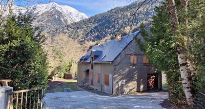 Renovated mountain gîte, close to ski slopes and hiking trails, sleeps 14 to 15