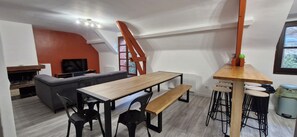 Dining - Renovated mountain gîte, close to ski slopes and hiking trails, sleeps 14 to 15 (Aragnouet)