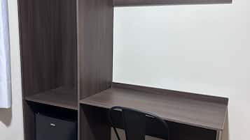 行政三人房 | 筆電工作空間、免費無線上網