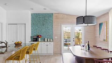 Casa (Multiple Bedrooms) | Parte interna