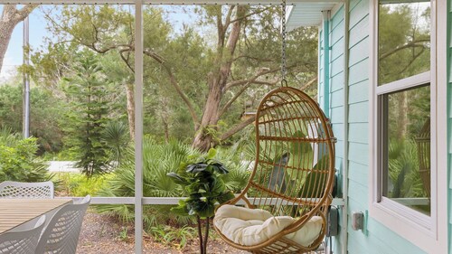 Sleeps 18! 2 Homes, Hot Tub, Game Room, Walk to the Beach Haven & Hidden Grove