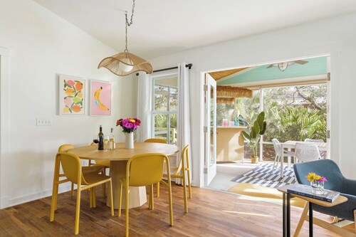 Sleeps 18! 2 Homes, Hot Tub, Game Room, Walk to the Beach Haven & Hidden Grove