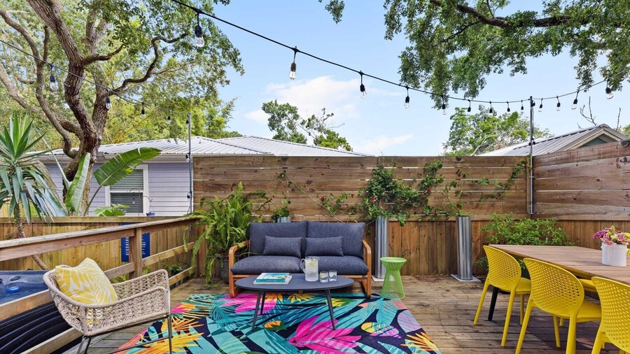 Sleeps 18! 2 Homes, Hot Tub, Game Room, Walk to the Beach Haven & Hidden Grove