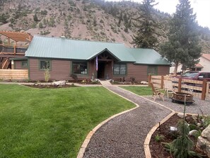 Exterior - Spruce House - Beautiful Remodel - Great Downtown Location! (Lake City)