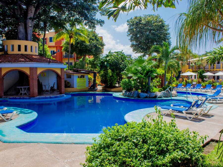 2 outdoor pools, open 8:00 AM to 8:00 PM, sun loungers