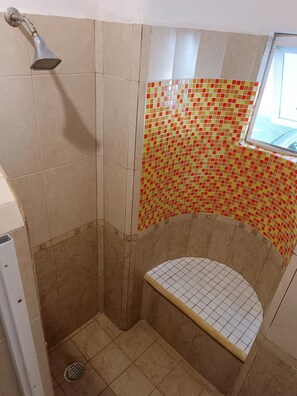 Deluxe Bungalow | Bathroom | Shower, rainfall showerhead, hair dryer, towels - As D' Oros Deluxe (Rincón de Guayabitos)