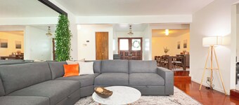 Family Fun with Game Room & King Bed near Monterey Aquarium, Laguna Seca