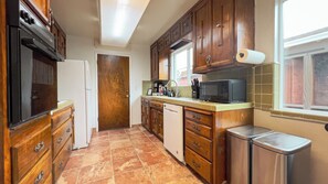 Fridge, microwave, oven, stovetop - Family Fun with Game Room & King Bed near Monterey Aquarium, Laguna Seca (Salinas)
