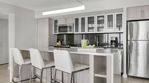 Fridge, microwave, oven, stovetop - Marriott’s Crystal Shores: 2 Bd. Poolside Family Paradise Awaits on Marco Island (Marco Island)