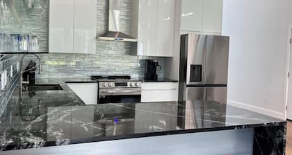 MoonBeam: Spacious and Modern Home in the countryside near Stockton Lake.