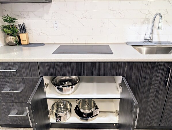 Kühlschrank, Mikrowelle, Geschirrspüler