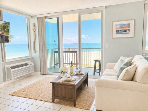 Direct ocean view, pickle ball, 1-bedroom condo on Fort Myers Beach