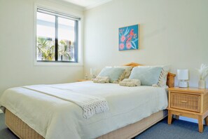 2 bedrooms, iron/ironing board, Internet - Coastal Bliss at Flynns (Port Macquarie)