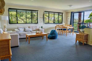 Living area - Coastal Bliss at Flynns (Port Macquarie)