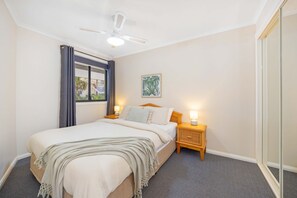 2 bedrooms, iron/ironing board, Internet - Coastal Bliss at Flynns (Port Macquarie)