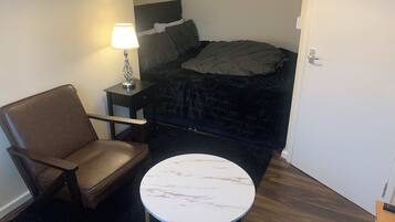 1 habitación, escritorio, tabla de planchar con plancha y wifi gratis