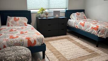 4 bedrooms, iron/ironing board, WiFi, bed sheets